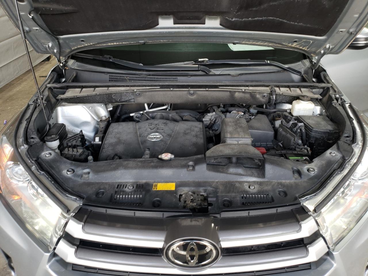 2018 Toyota Highlander - Image 12