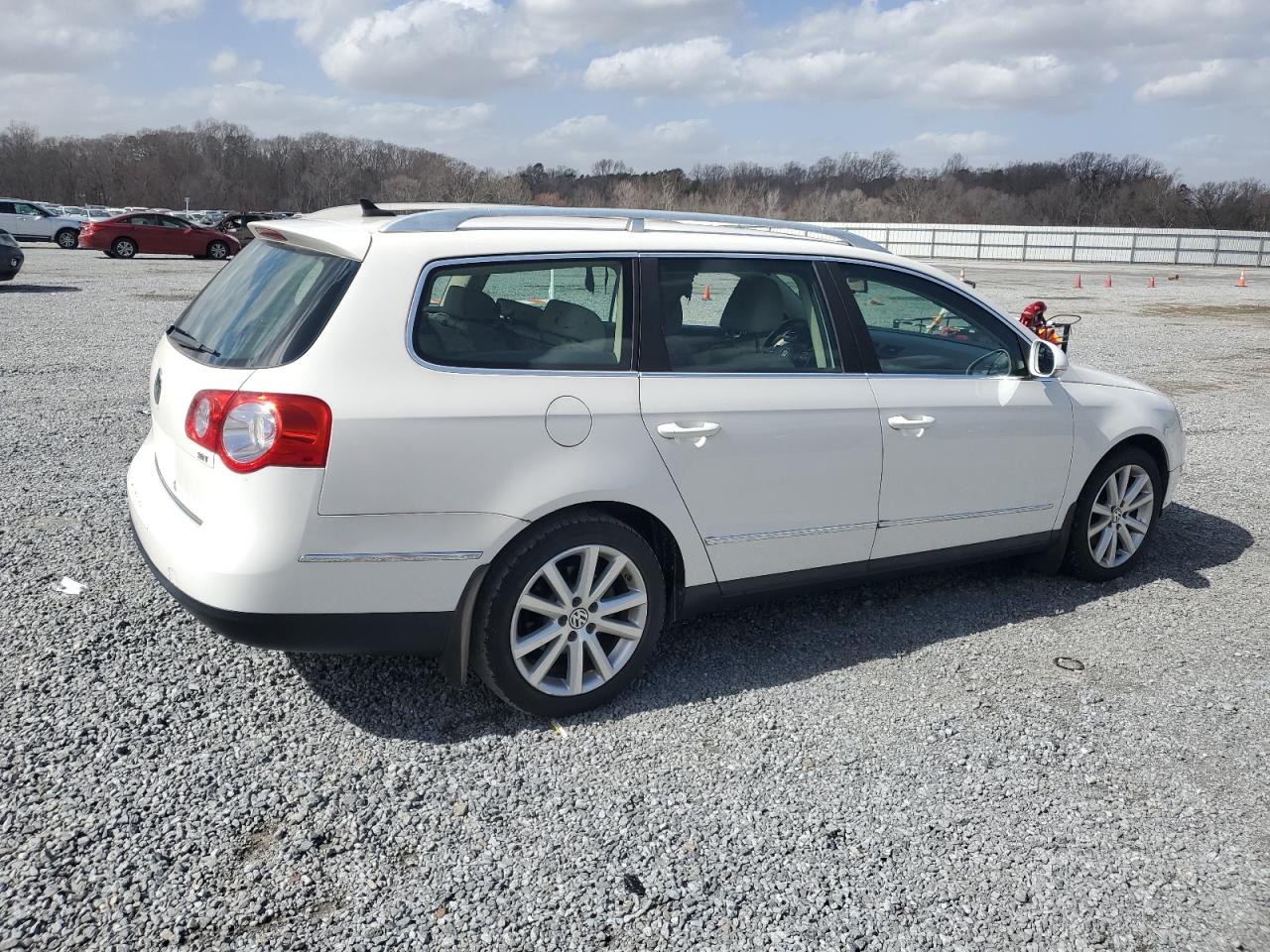 2010 Volkswagen Passat - Image 3