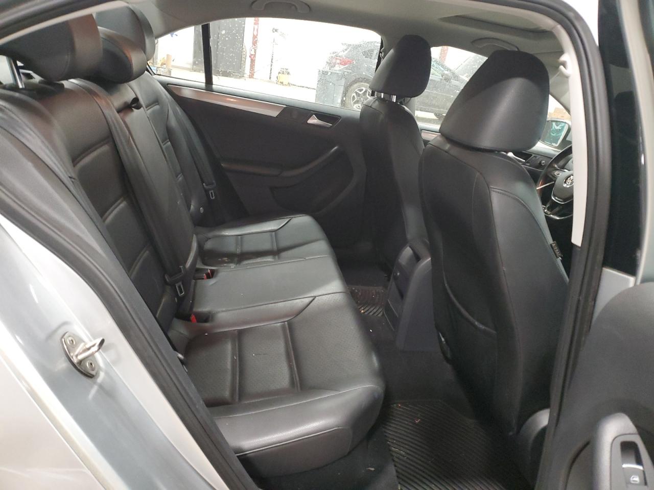 2015 Volkswagen Jetta - Image 10