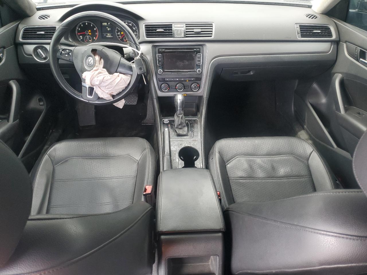 2015 Volkswagen Passat - Image 8