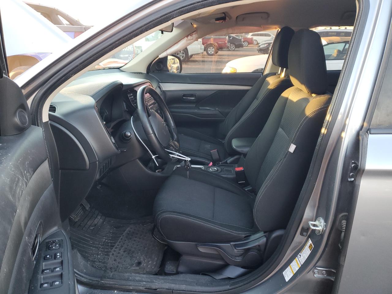 2016 Mitsubishi Outlander - Image 7