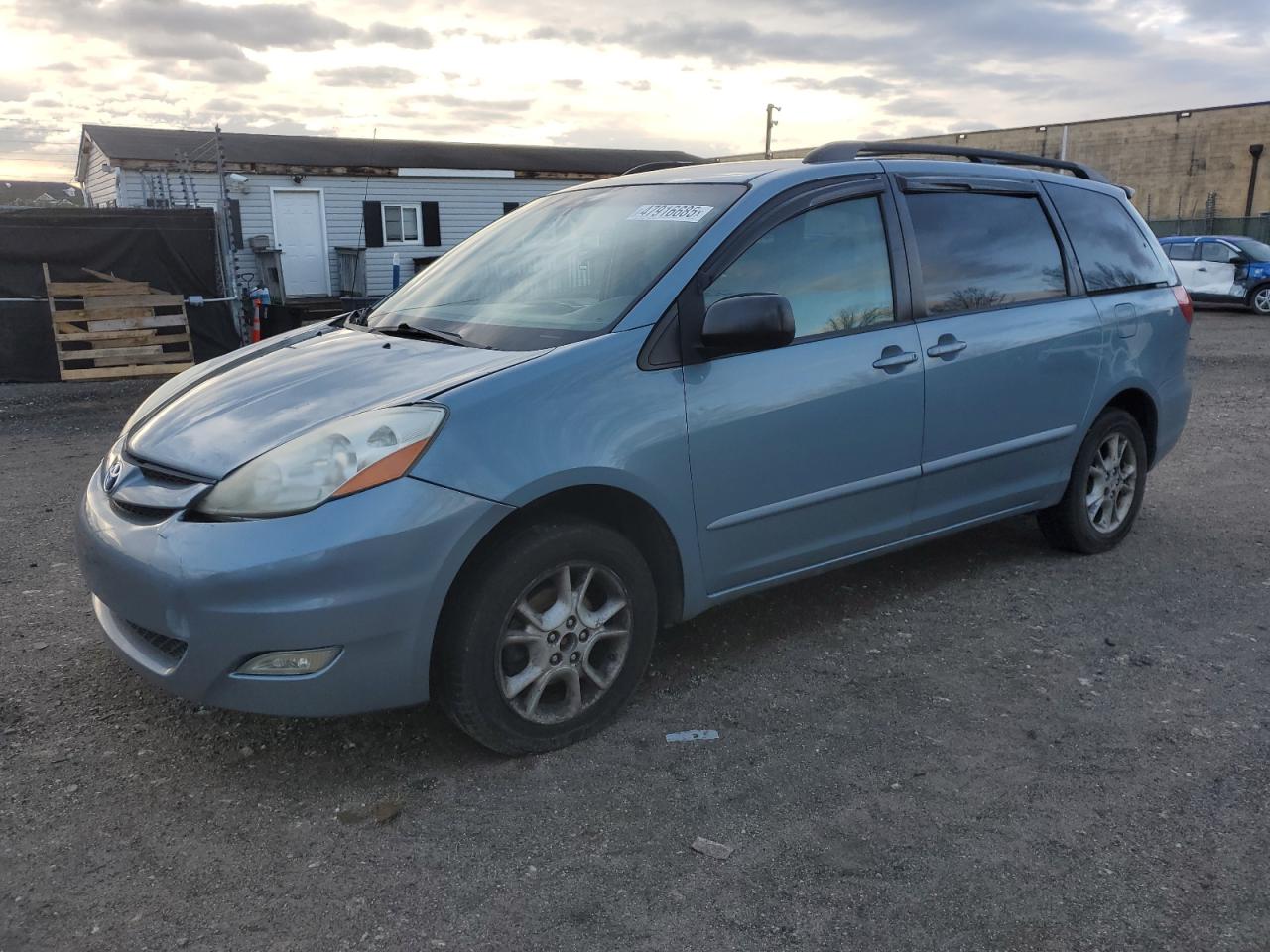 2006 Toyota Sienna - Image 1