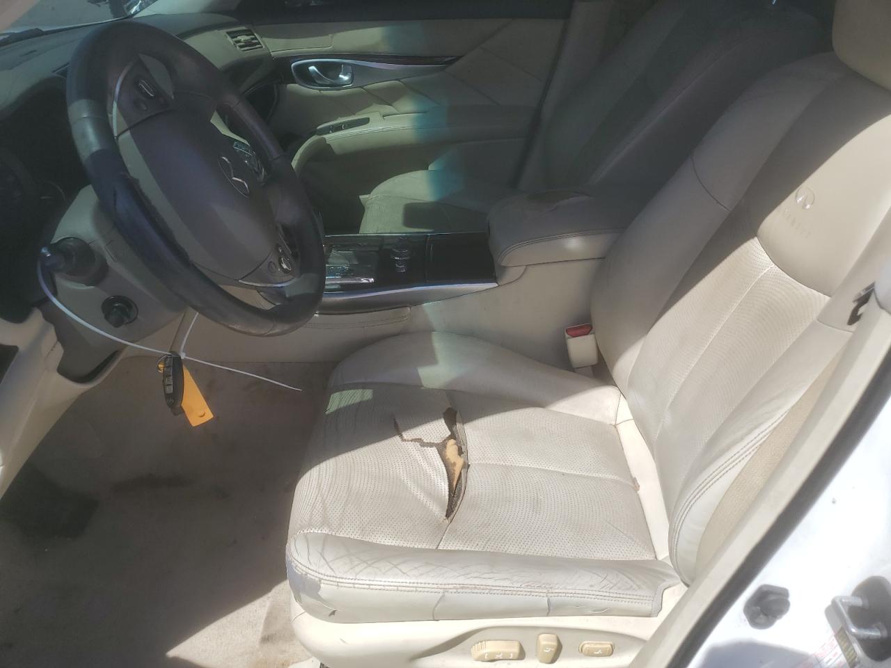 2012 Infiniti M - Image 7