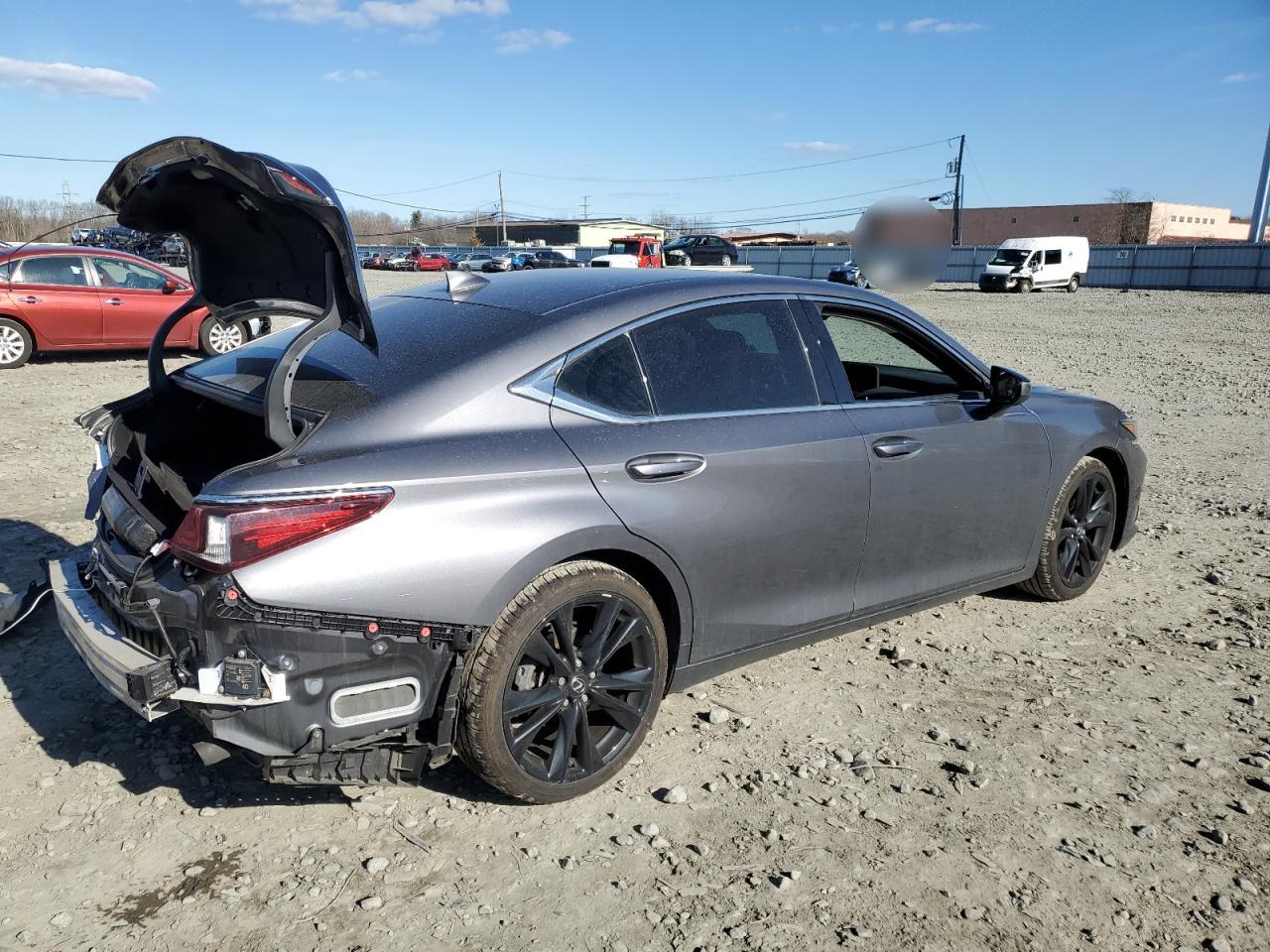 2021 Lexus ES - Image 3