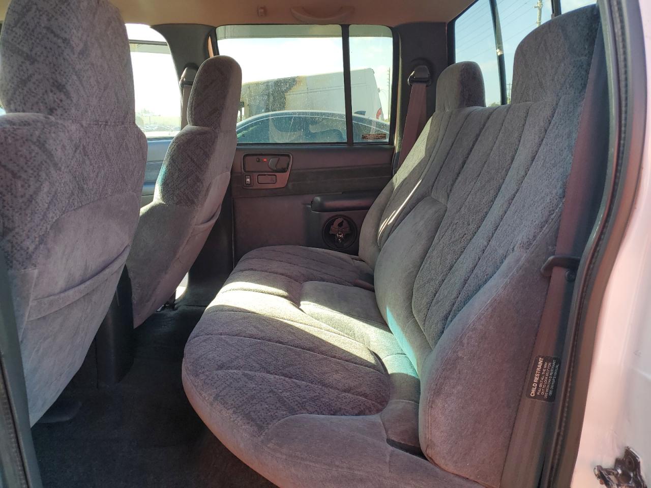 2001 Chevrolet S-10 Pickup - Image 10