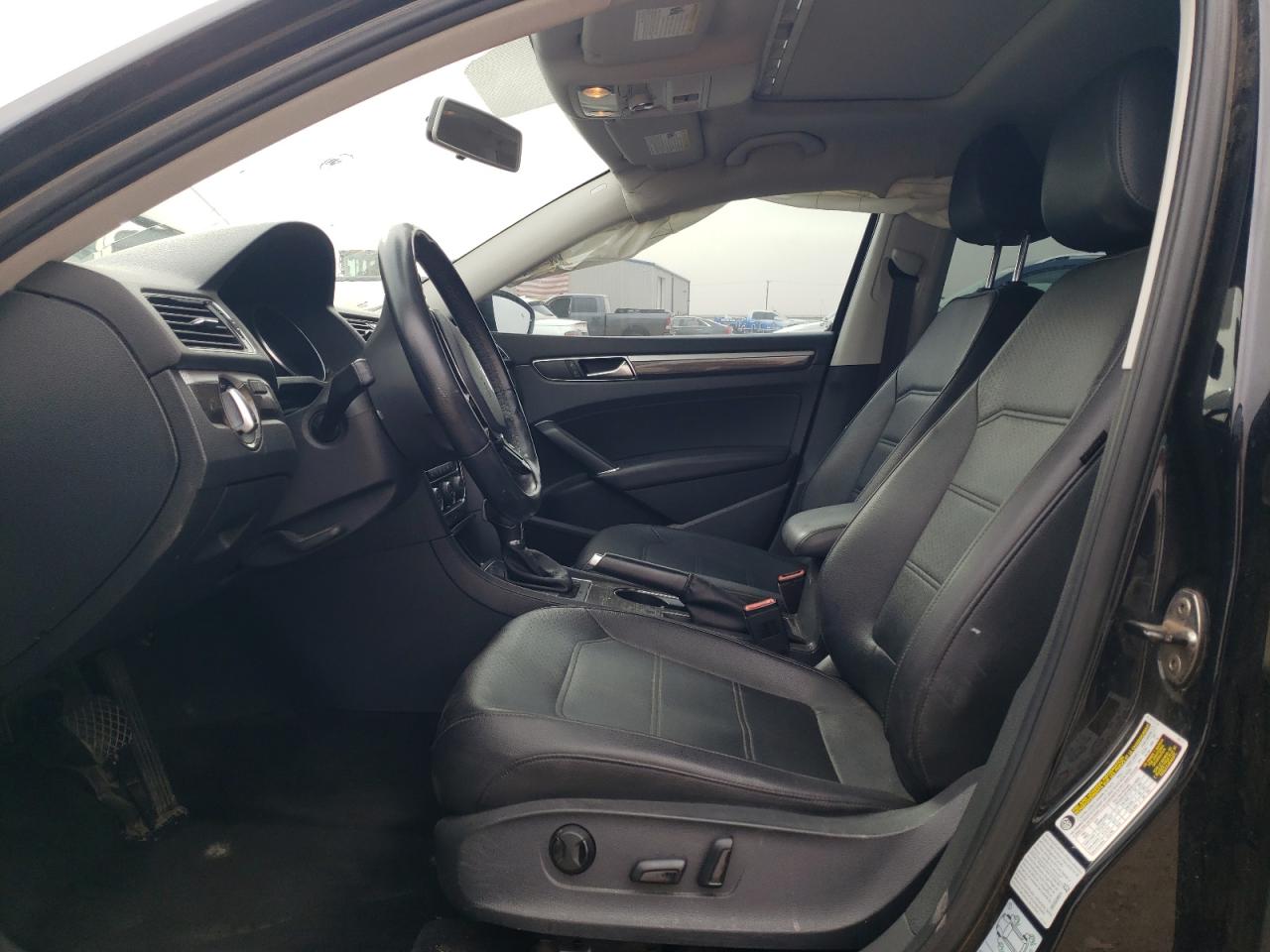 2017 Volkswagen Passat - Image 7