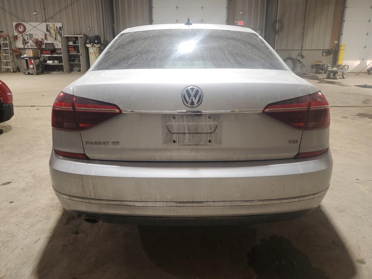 2018 Volkswagen Passat - Image 6