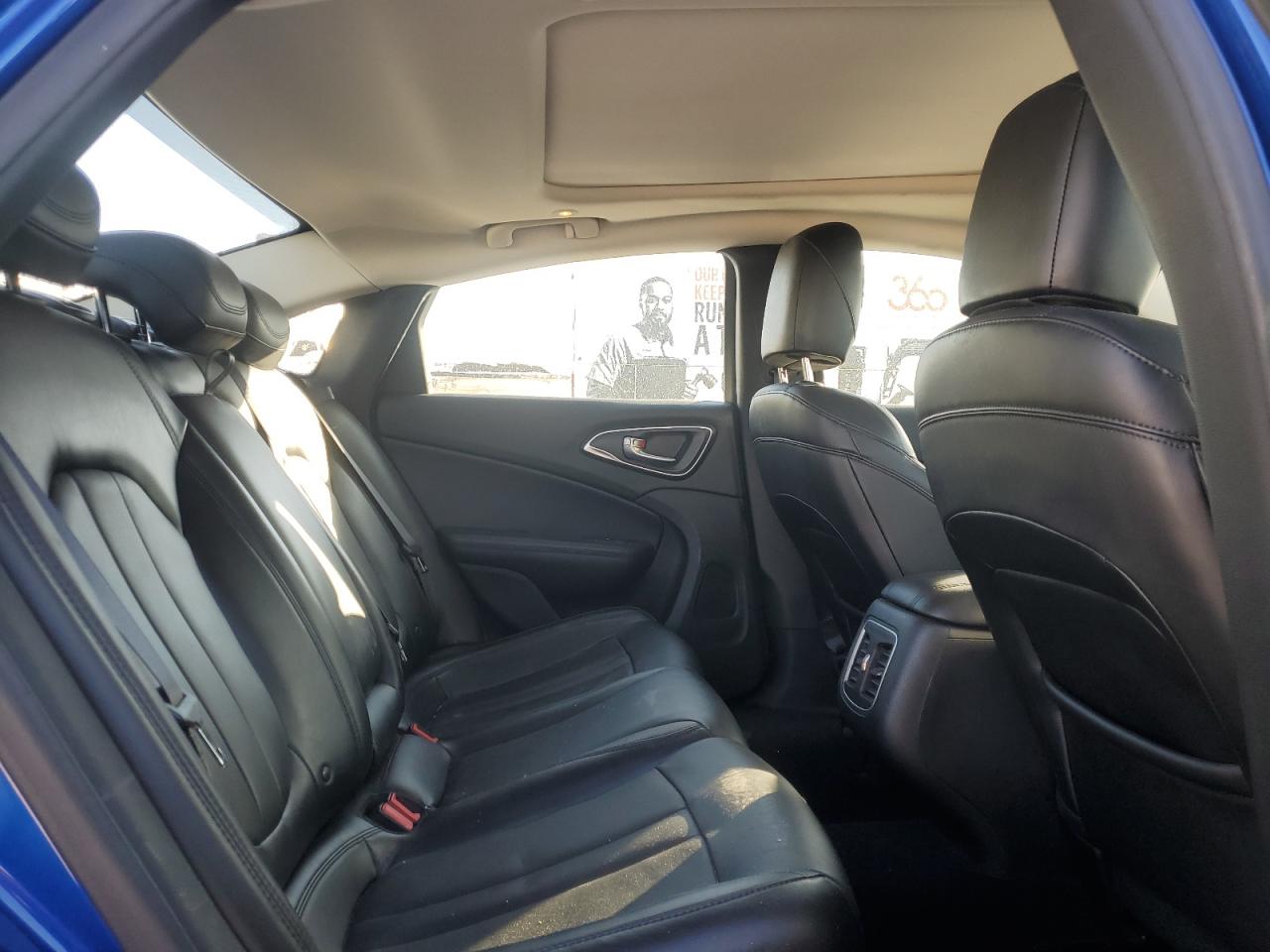 2015 Chrysler 200 - Image 10