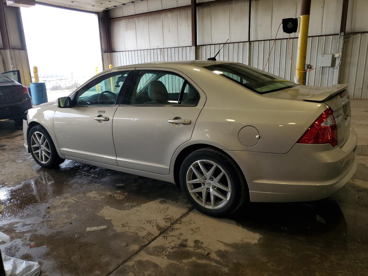 2010 Ford Fusion - Image 2