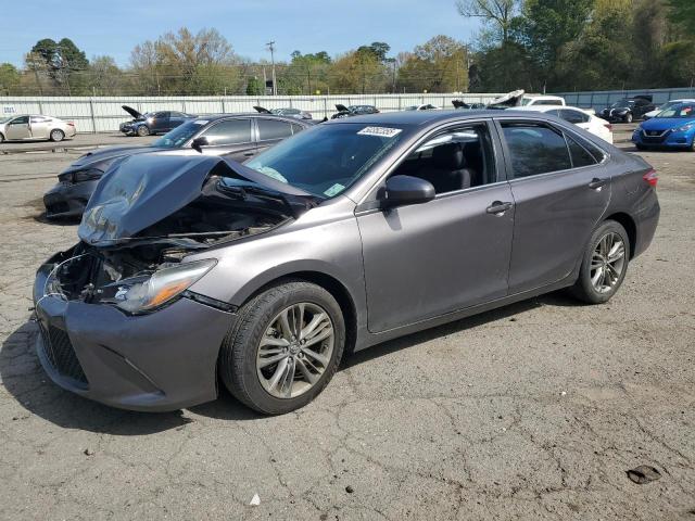 Sedans TOYOTA CAMRY 2017 Srebrny