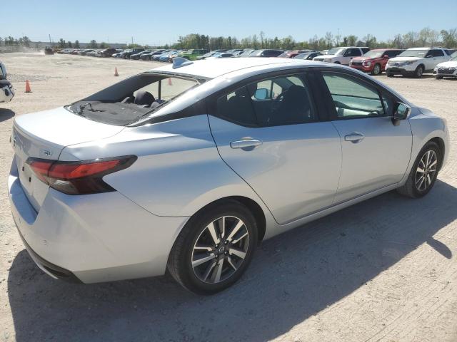  NISSAN VERSA 2021 Srebrny