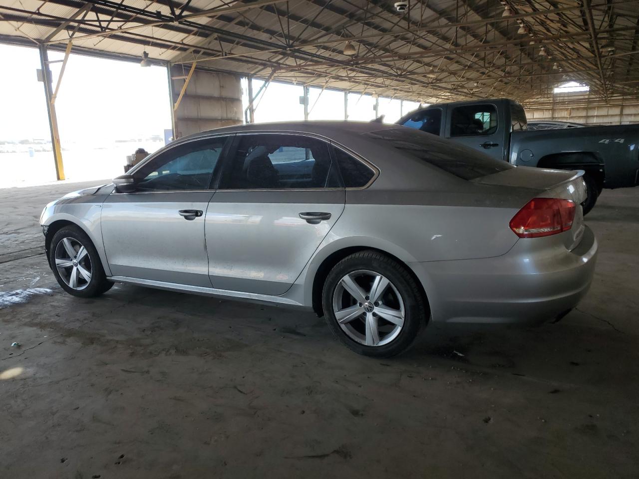 2014 Volkswagen Passat - Image 2