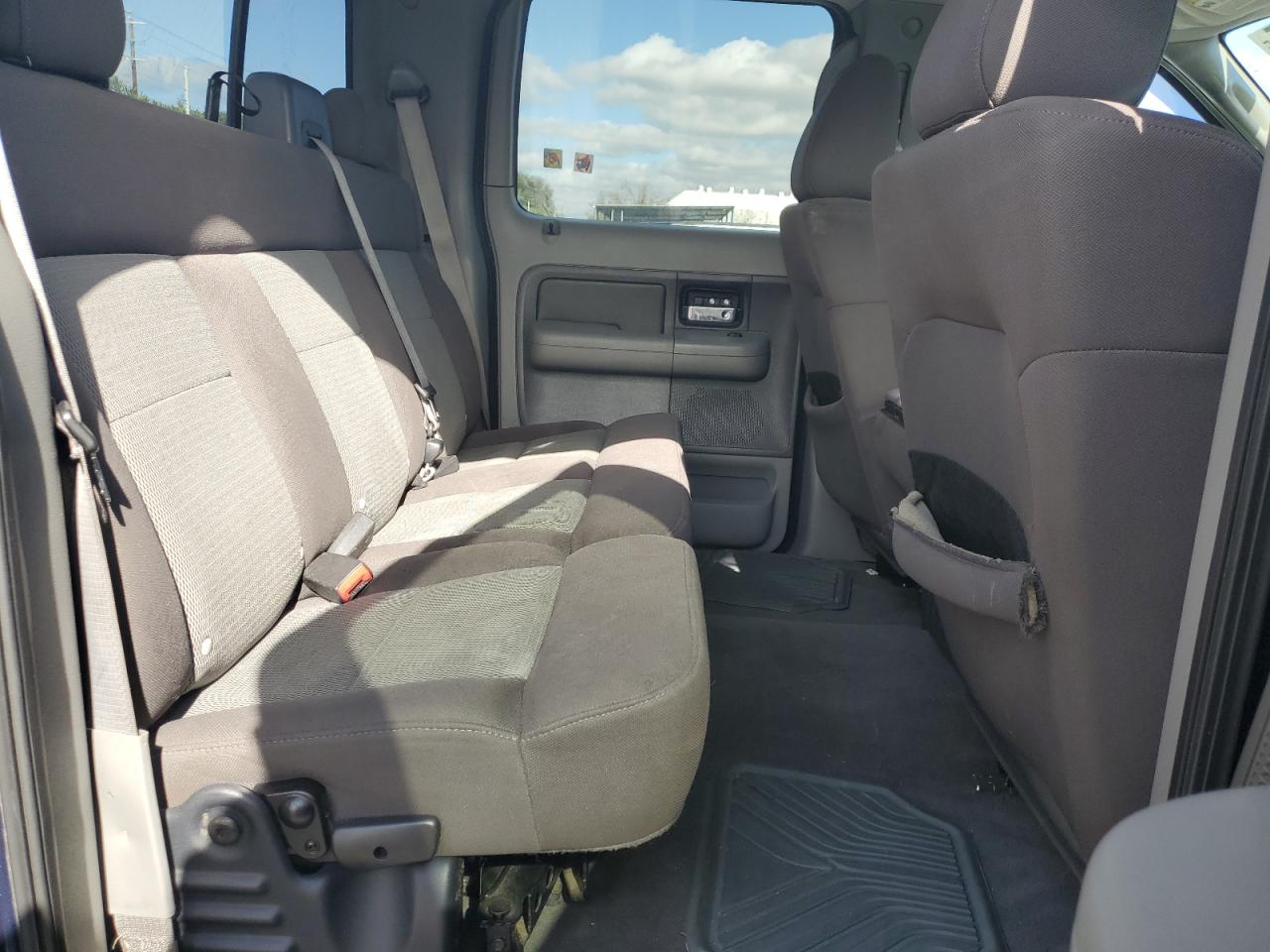 2004 Ford F-150 - Image 10