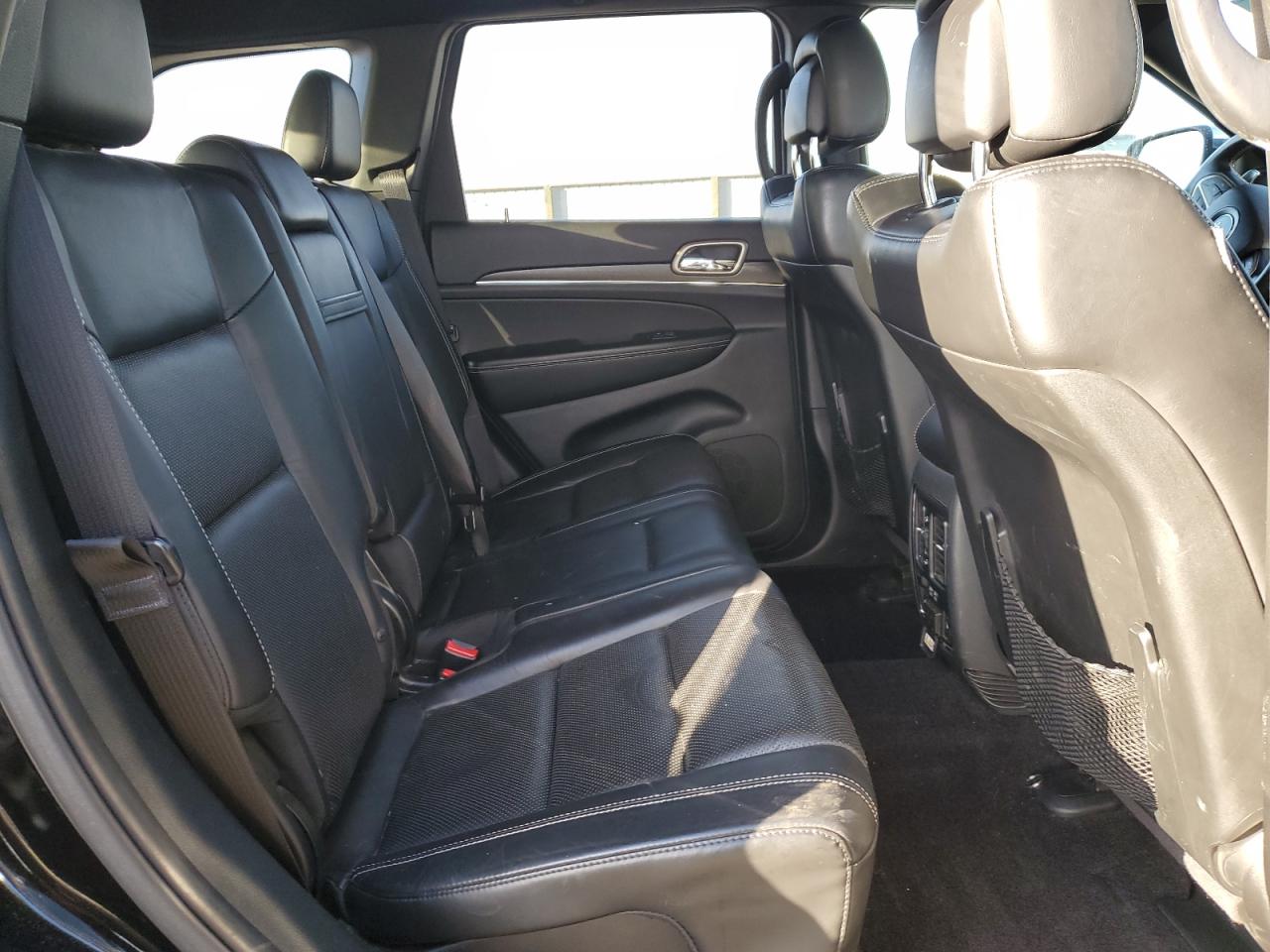2017 Jeep Grand Cherokee - Image 12