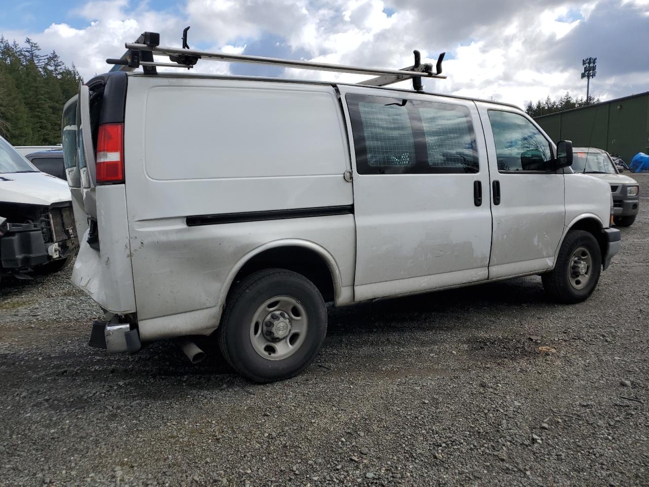 2018 Chevrolet Express - Image 3
