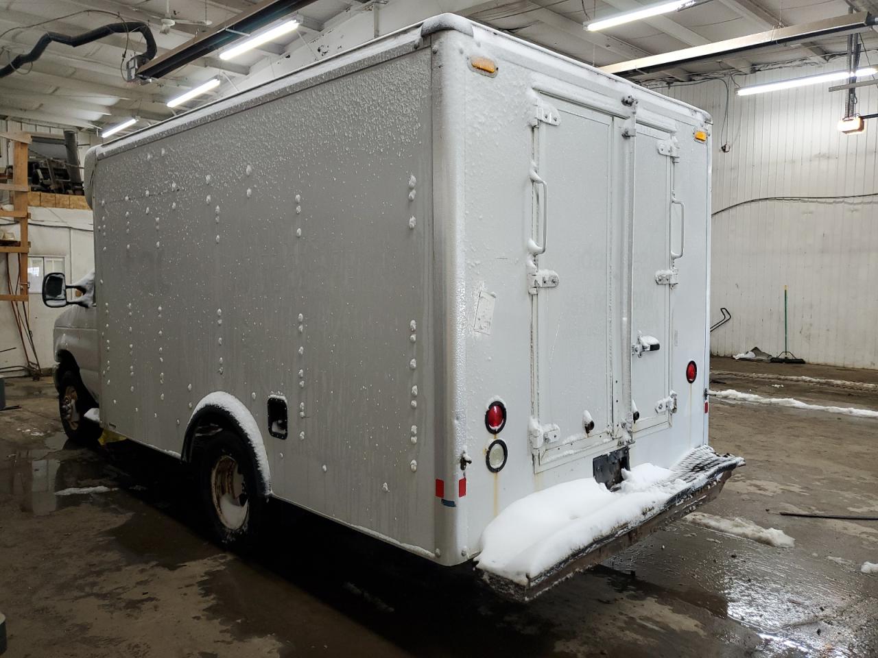 2014 Ford Econoline - Image 2