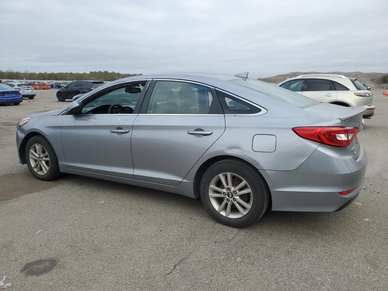 2016 Hyundai Sonata - Image 2