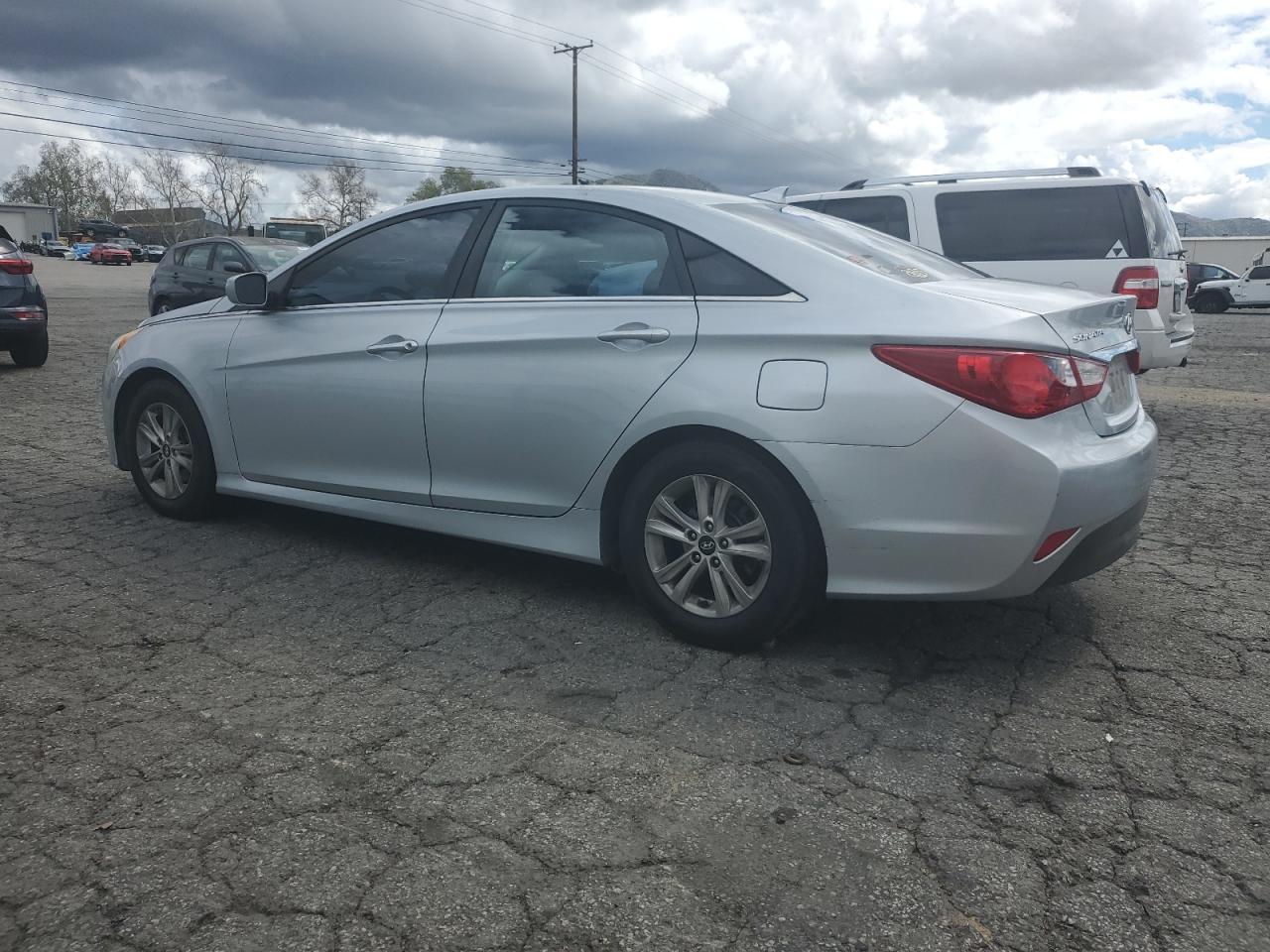 2014 Hyundai Sonata - Image 2