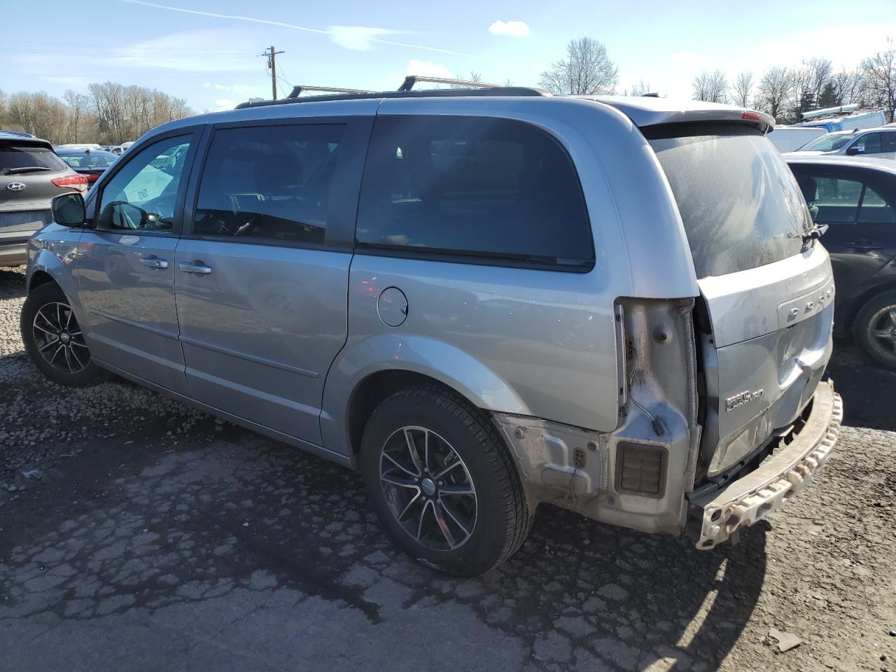 2017 Dodge Caravan - Image 2