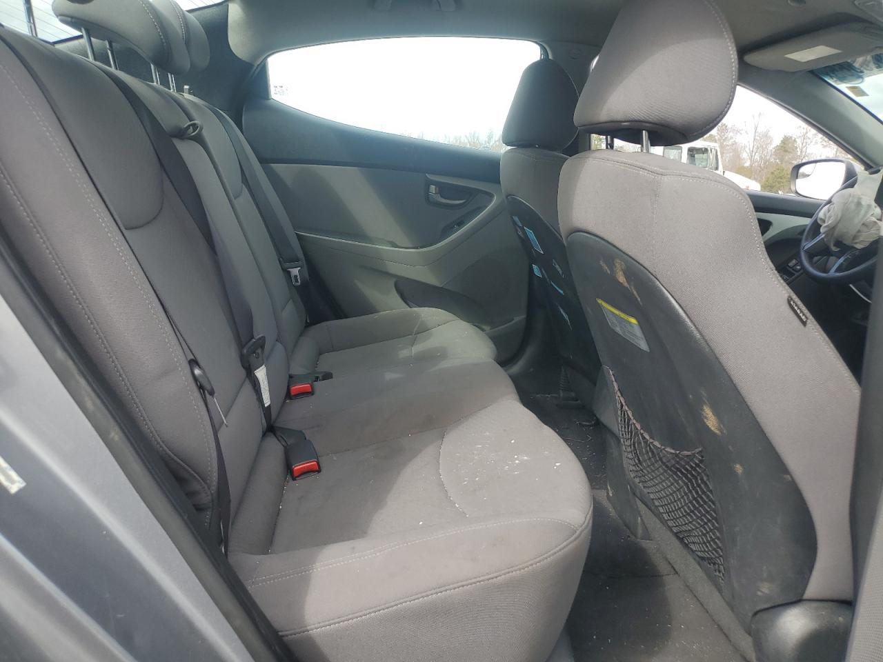 2015 Hyundai Elantra - Image 10