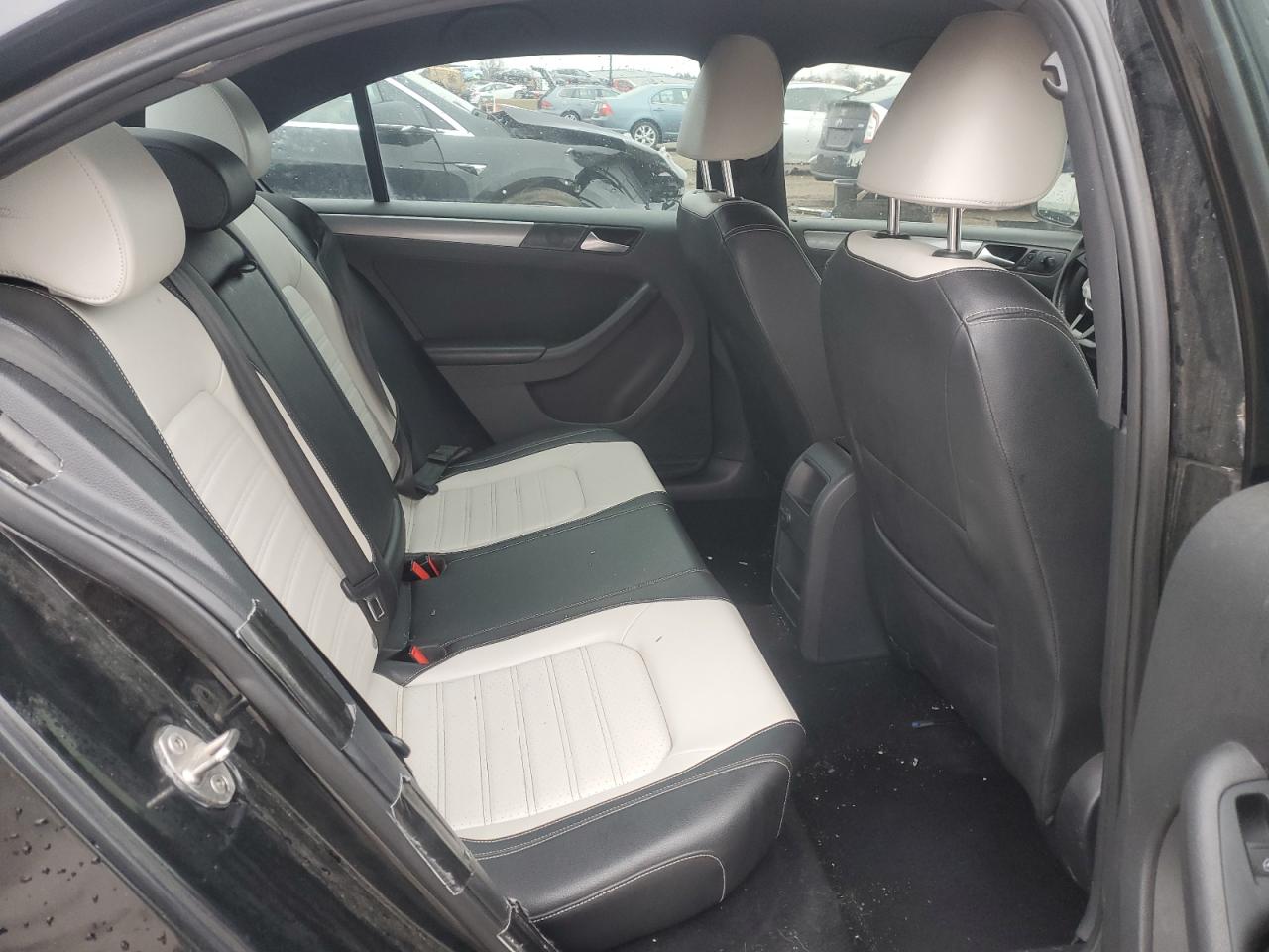 2016 Volkswagen Jetta - Image 10
