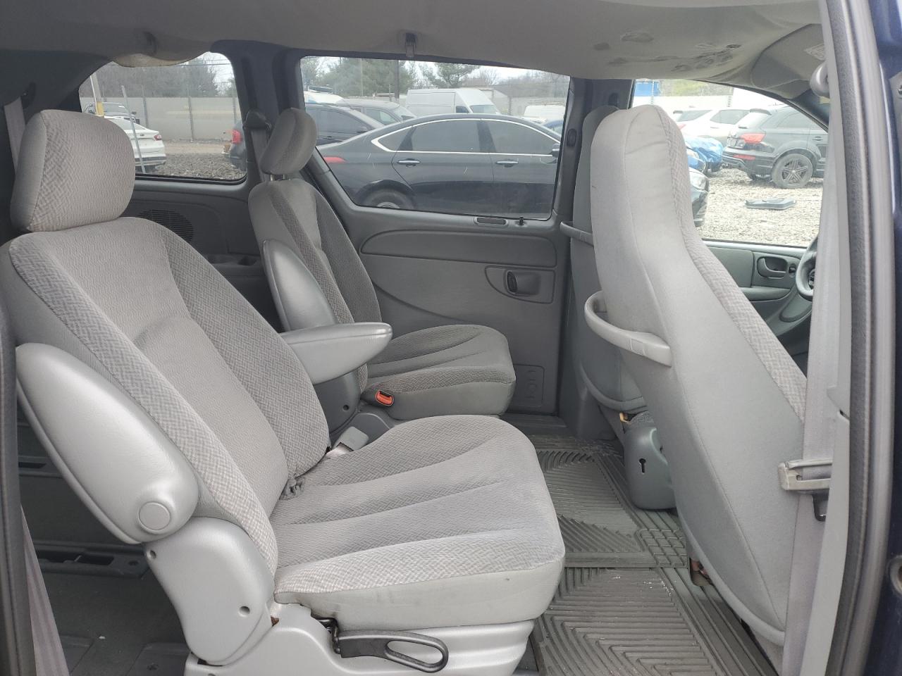 2005 Dodge Caravan - Image 11