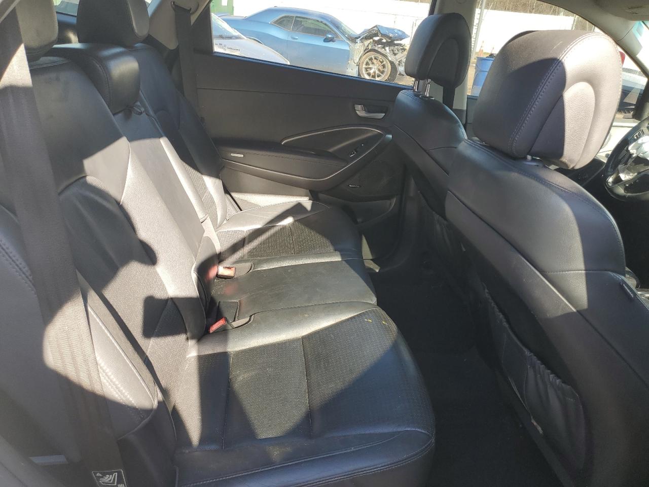 2013 Hyundai Santa Fe - Image 10