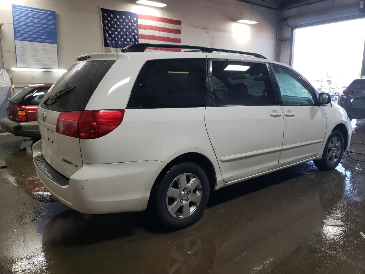 2008 Toyota Sienna - Image 3