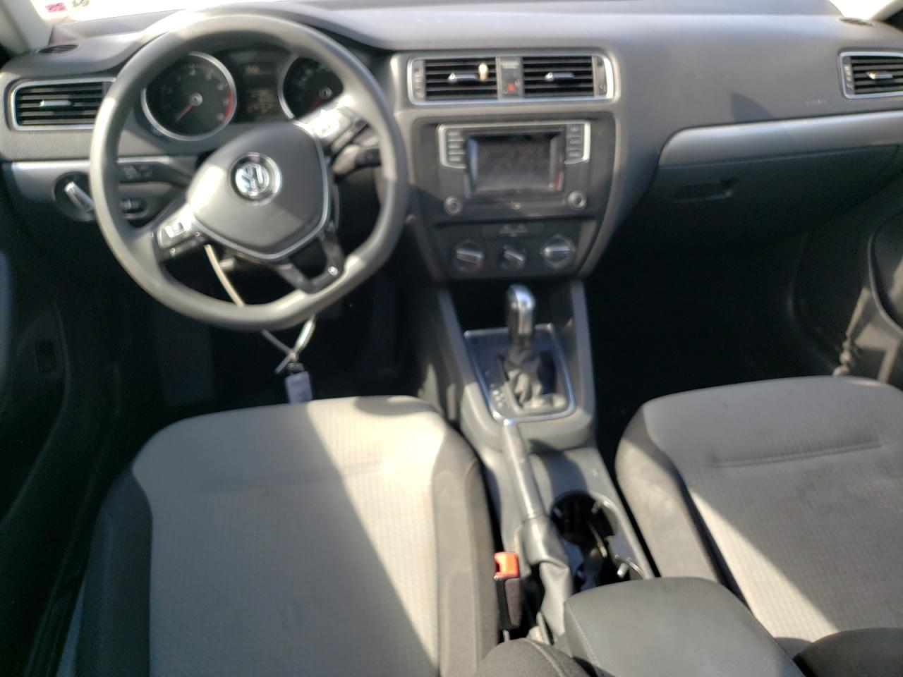 2018 Volkswagen Jetta - Image 8