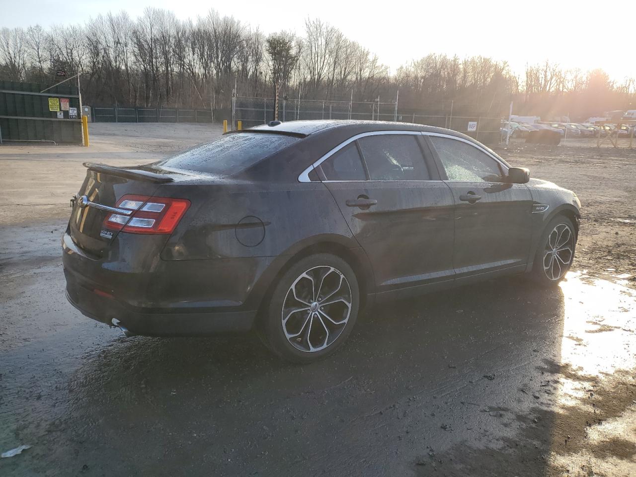 2013 Ford Taurus - Image 3