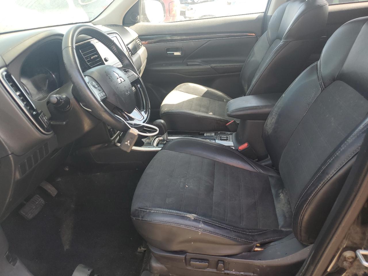 2019 Mitsubishi Outlander - Image 7