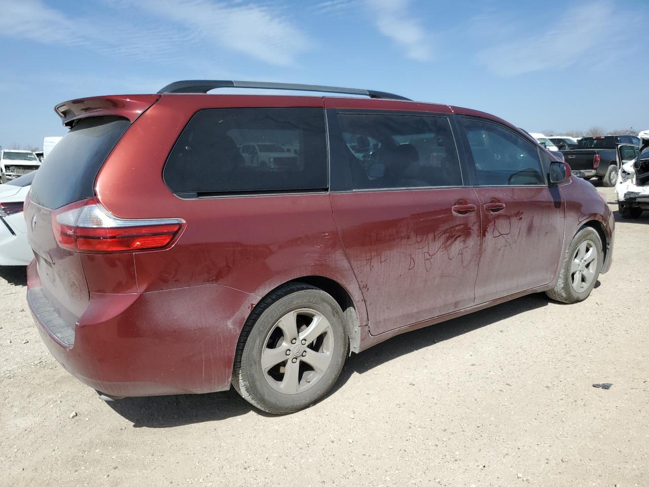 2015 Toyota Sienna - Image 3