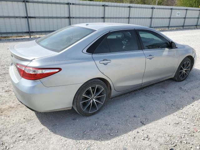 Sedans TOYOTA CAMRY 2015 Srebrny