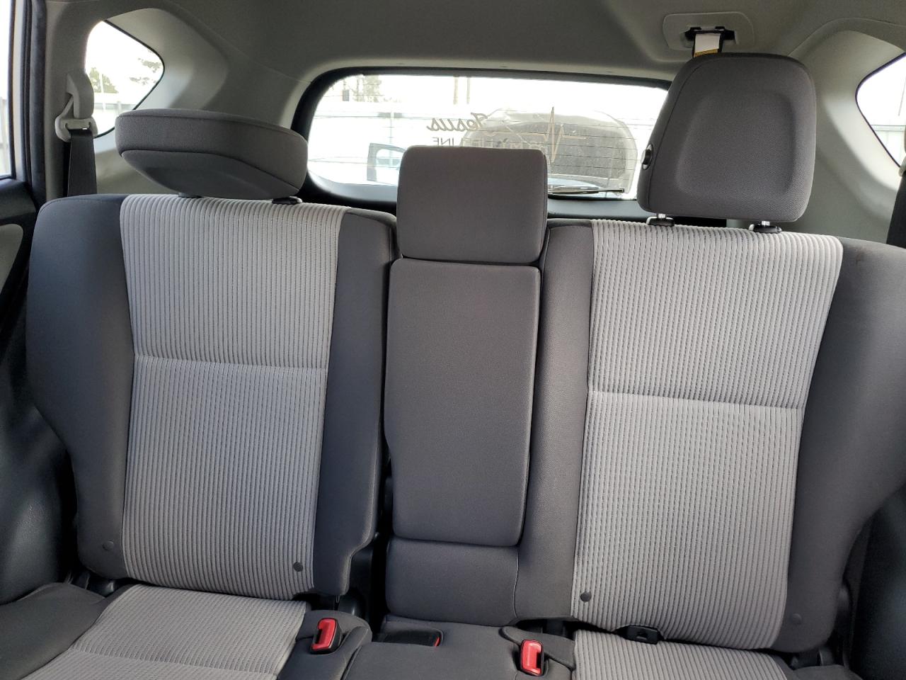 2015 Toyota RAV 4 - Image 10