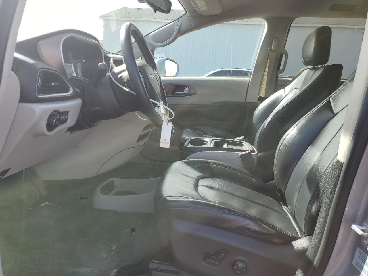 2017 Chrysler Pacifica - Image 7
