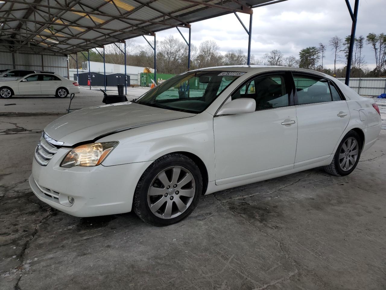 2005 Toyota Avalon - Image 1