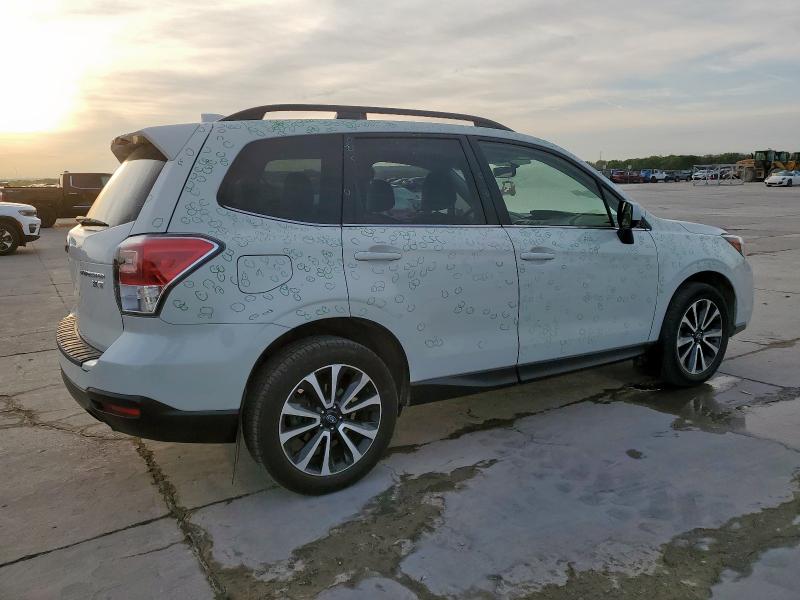  SUBARU FORESTER 2017 White