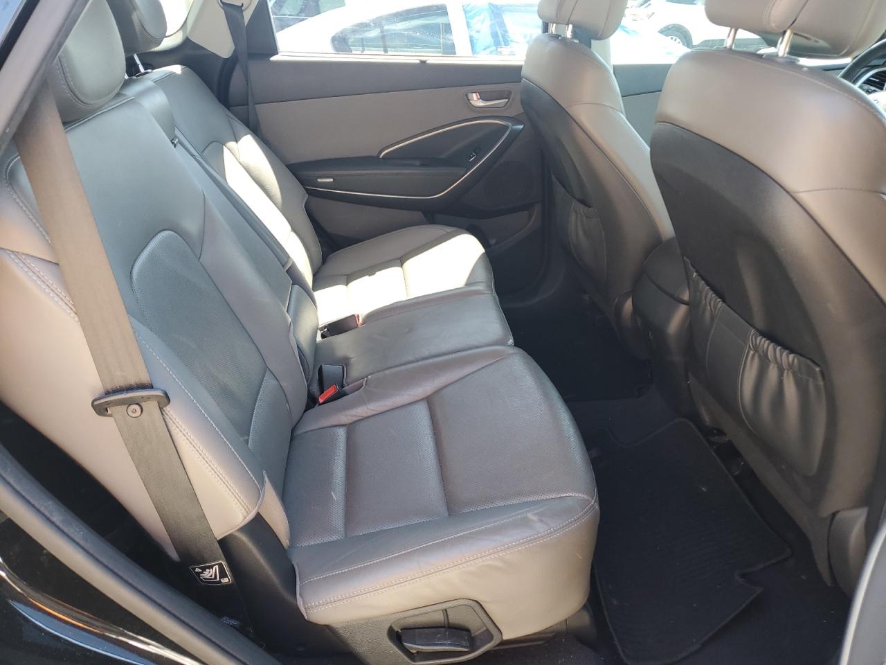 2017 Hyundai Santa Fe - Image 11