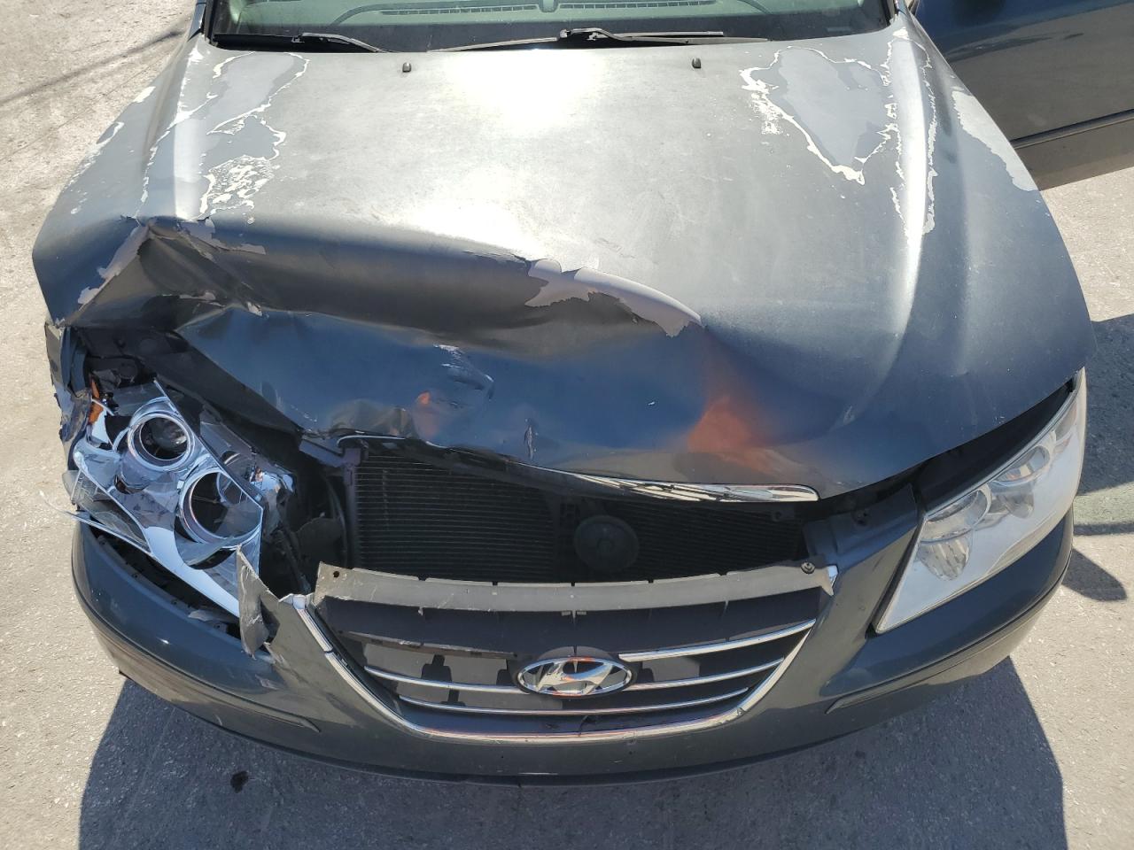 2010 Hyundai Sonata - Image 12