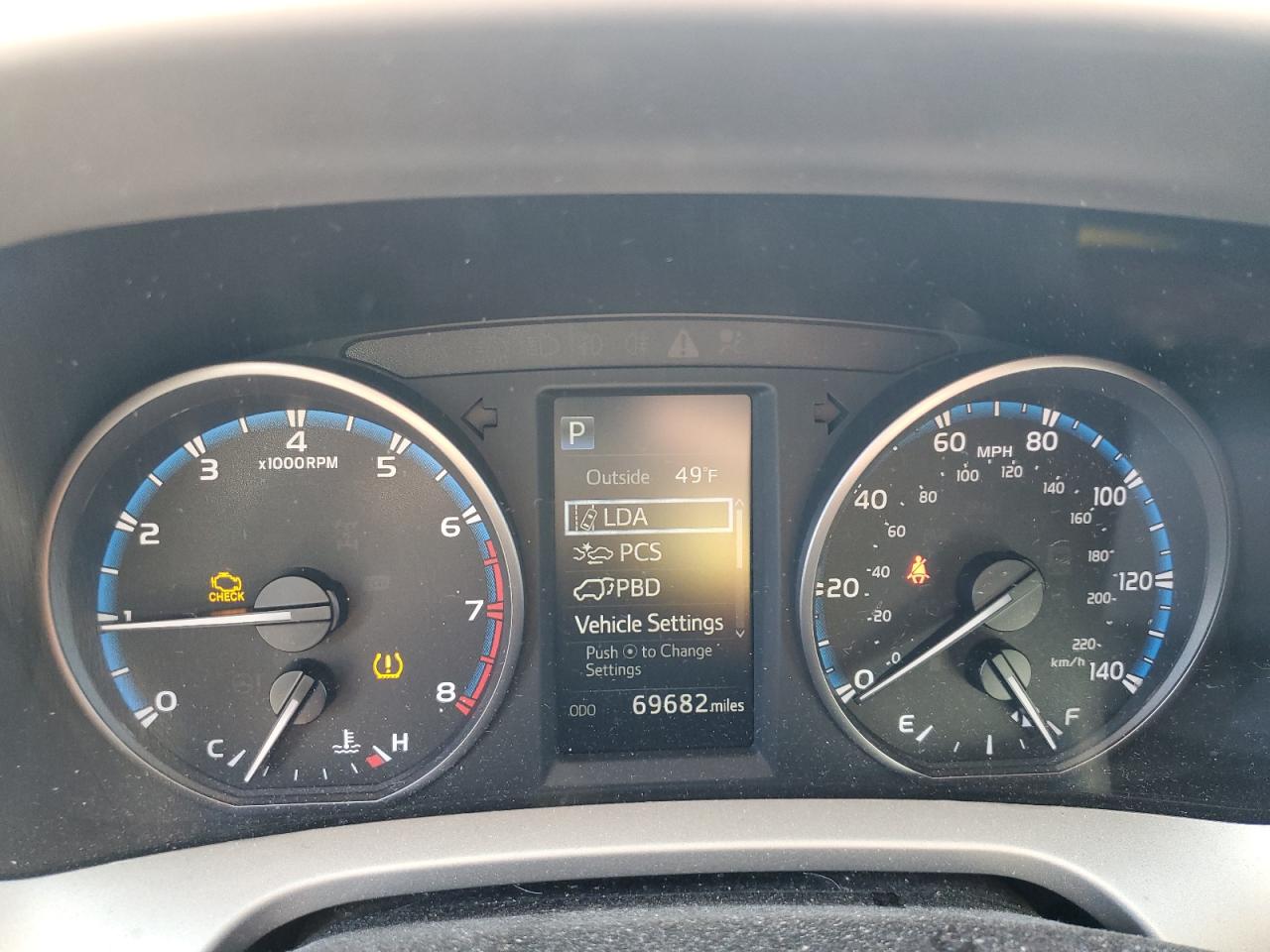 2017 Toyota RAV 4 - Image 9
