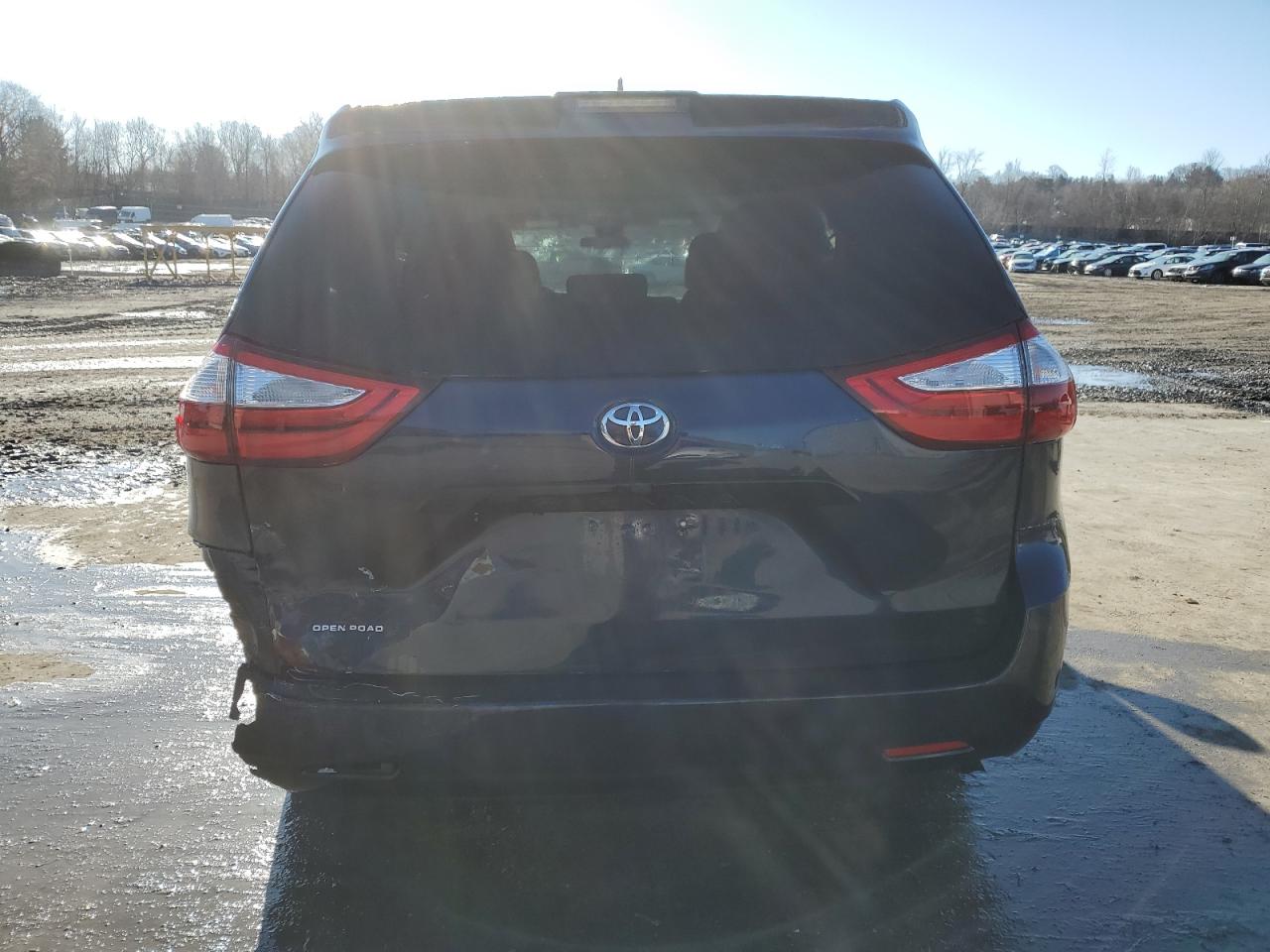 2019 Toyota Sienna - Image 6