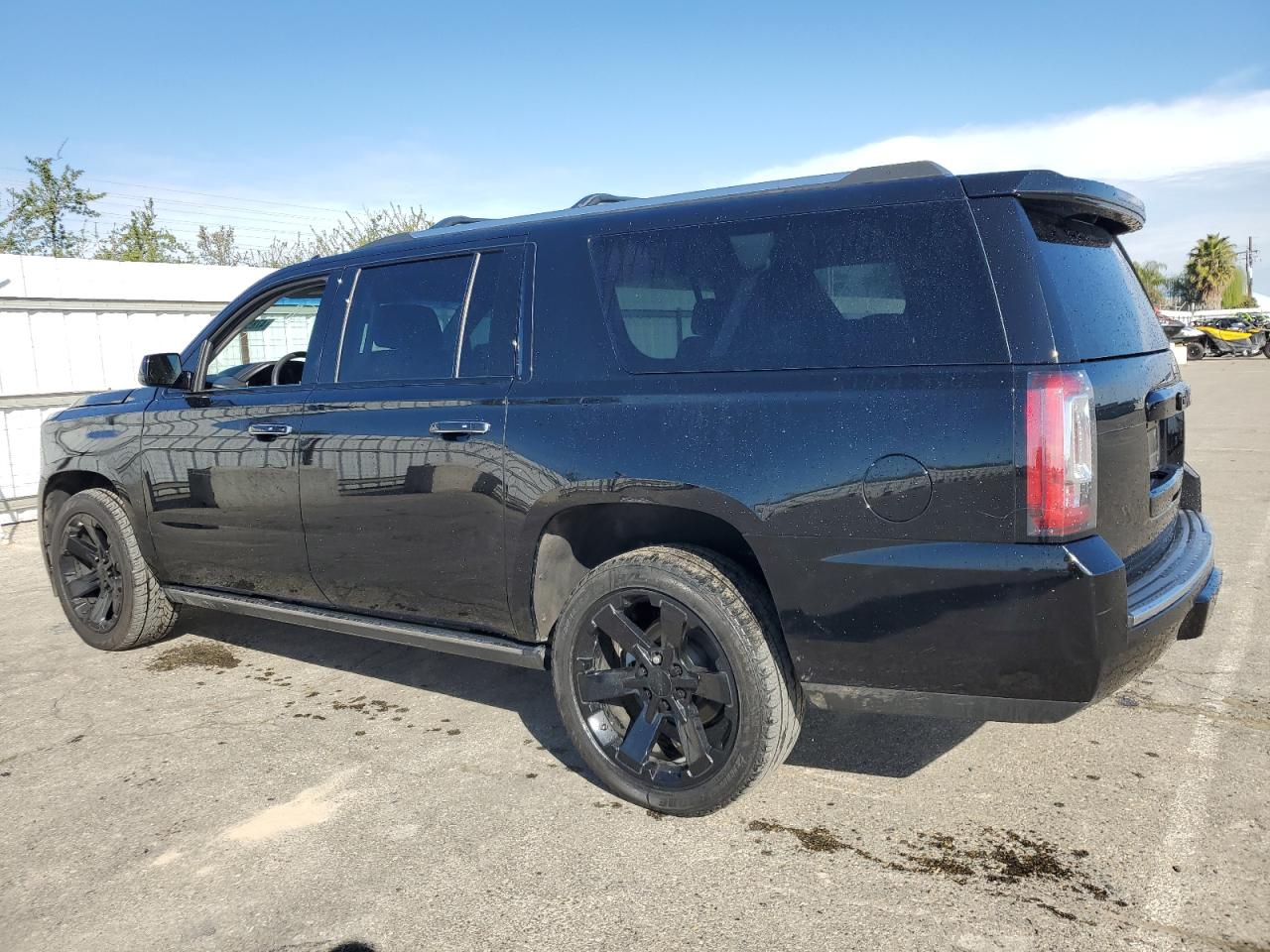 2017 GMC Yukon - Image 2