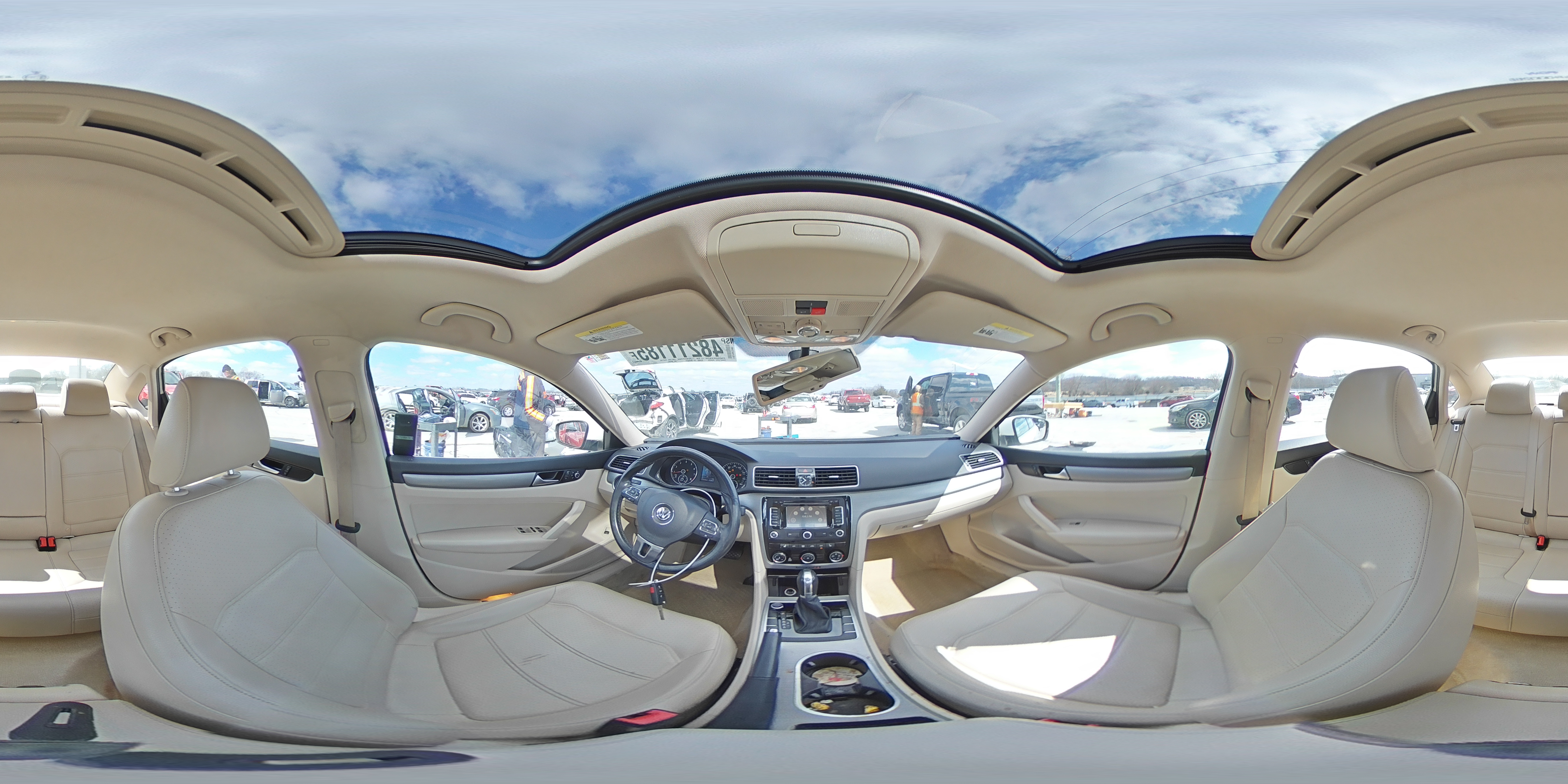 2014 Volkswagen Passat - Image 13