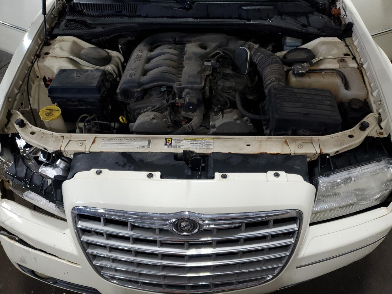 2010 Chrysler 300 - Image 11