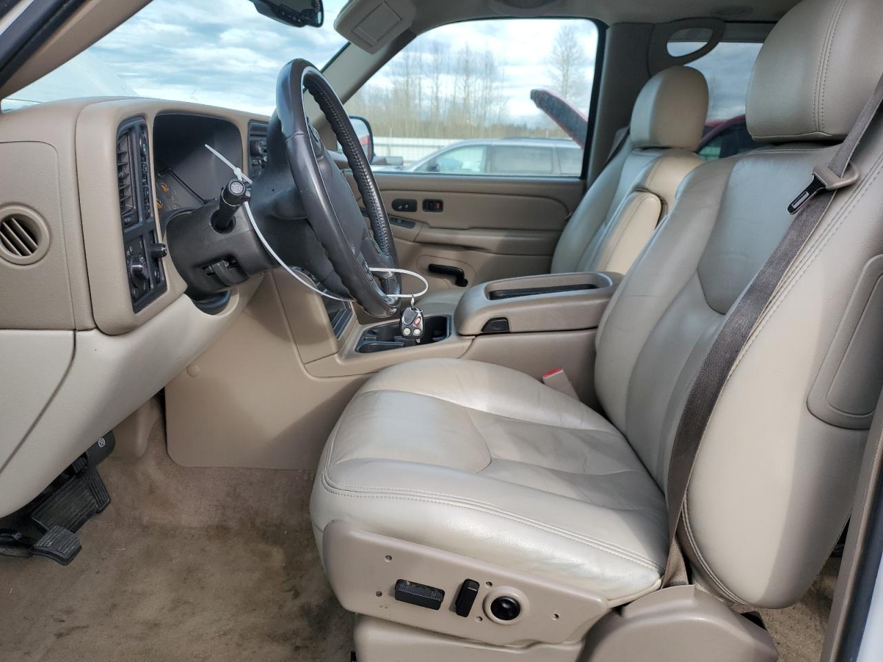 2004 Chevrolet Suburban - Image 7