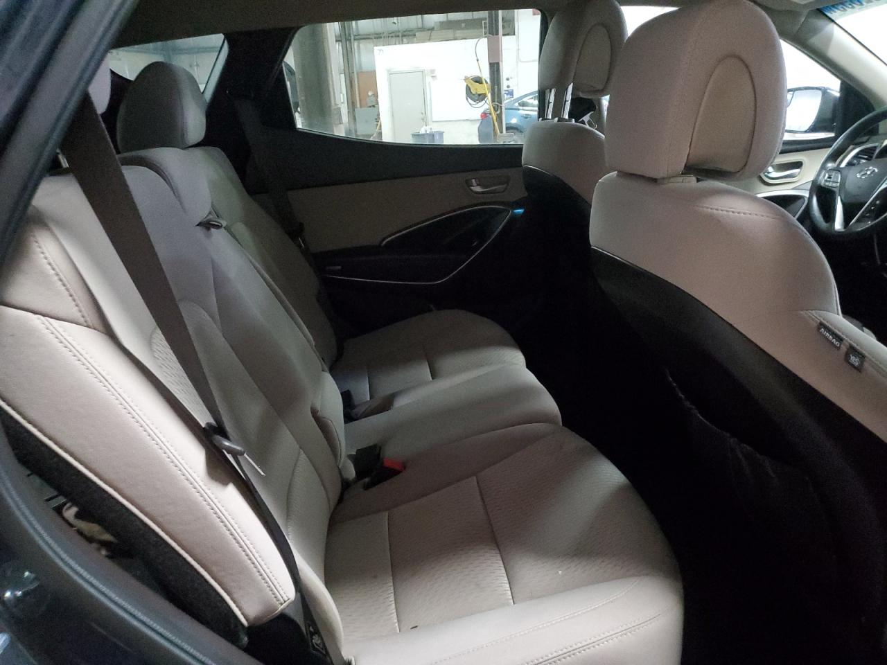 2017 Hyundai Santa Fe - Image 11