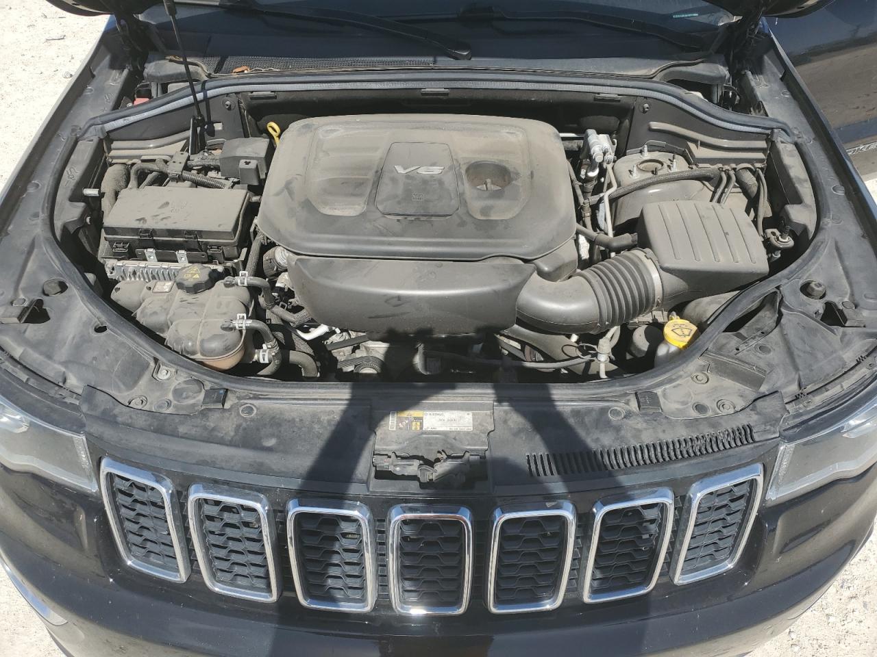2018 Jeep Grand Cherokee - Image 12