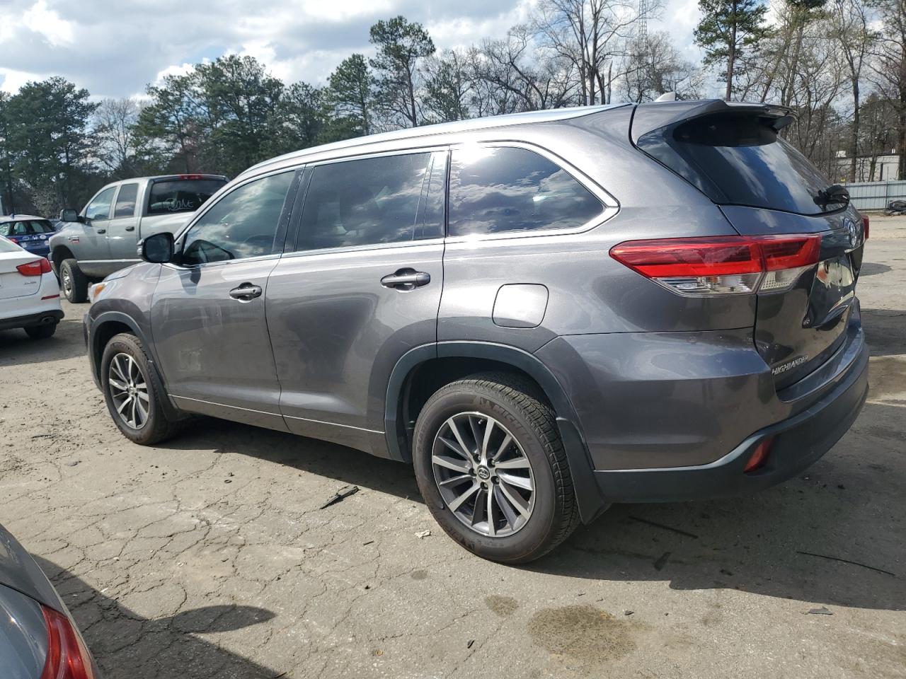 2017 Toyota Highlander - Image 2