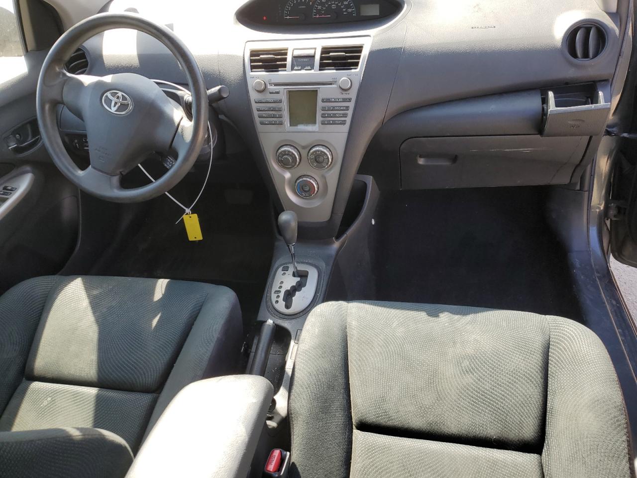 2010 Toyota Yaris - Image 8