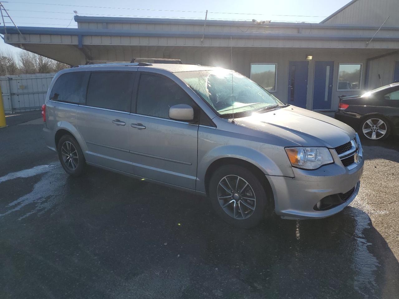 2017 Dodge Caravan - Image 4